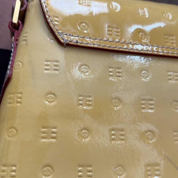 Arcadia patent leather yellow shoulder bag - Picture 10 of 12